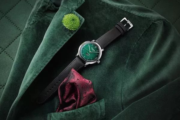 All Green copy watches are popular.