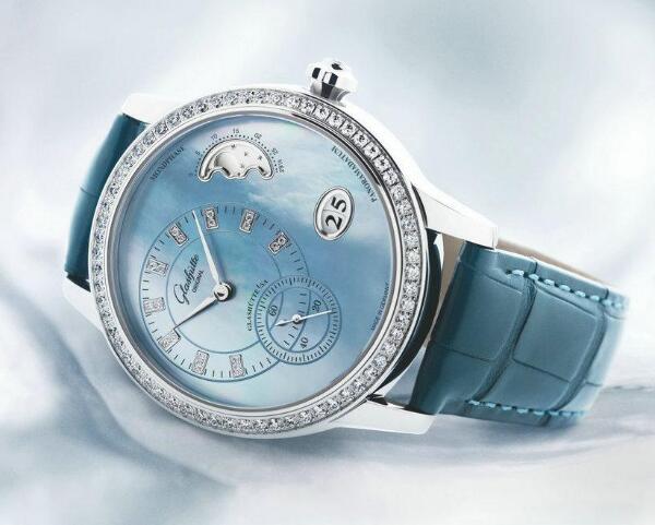 The mother-of-pearl dial looks romantic and soft.
